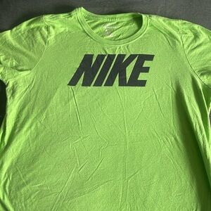 NIKE green women’s large T-shirt
